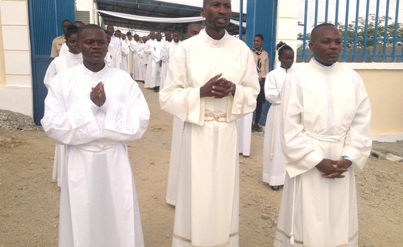 Diocese do Sumbe ganha 3 diáconos