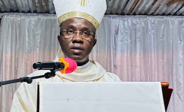 Há muitos cristãos preocupados com o canto, desprezando a eucaristia, diz D. Ndakalako