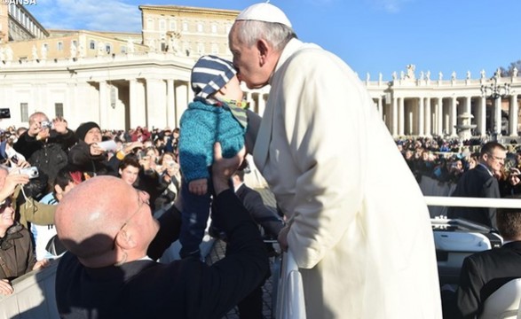 “Jesus nasce numa família” Papa na audiência geral