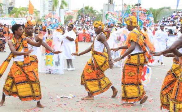 Grupos carnavalescos entram em competição hoje na Nova Marginal