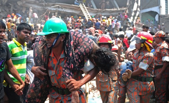 Colapso de prédio mata pelo menos 96 pessoas no Bangladesh