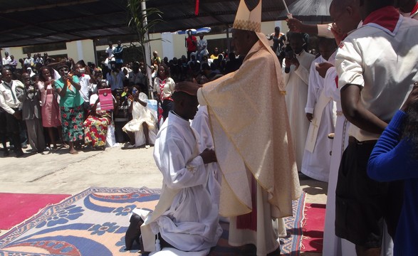 Na festa de Pentecostes Mbanza Congo ganha 3 diáconos