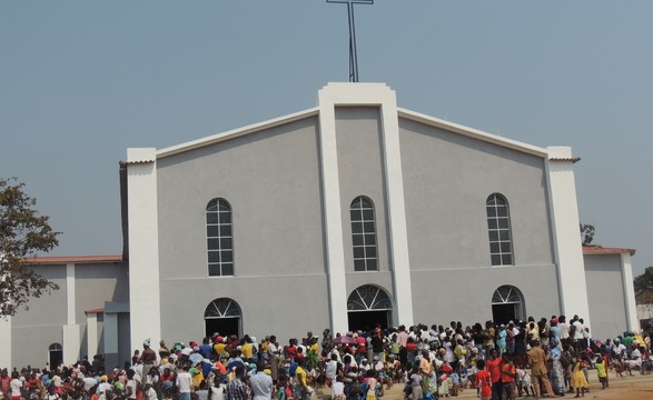 39 anos depois reaberta as portas da missão de católica de Salimbondwe na comuna do Alto-Hama . 