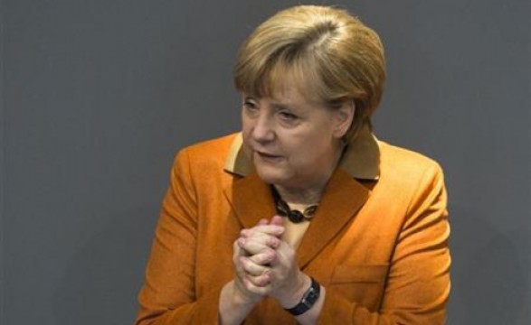 Merkel pede poderes mais fortes para orçamento da UE antes de cúpula
