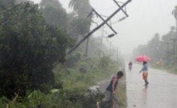 Tufão Bopha provoca 43 mortes em uma cidade das Filipinas