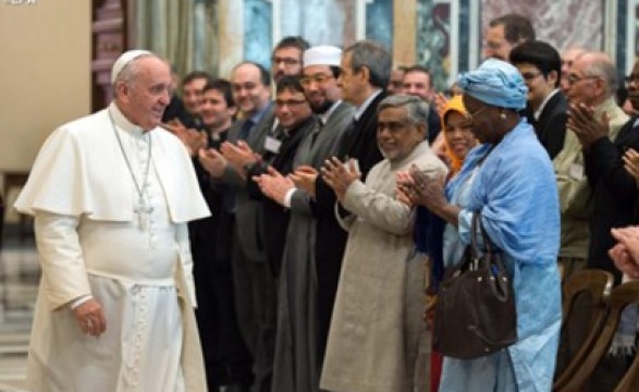 Papa apela ao «exercício da escuta» entre religiões