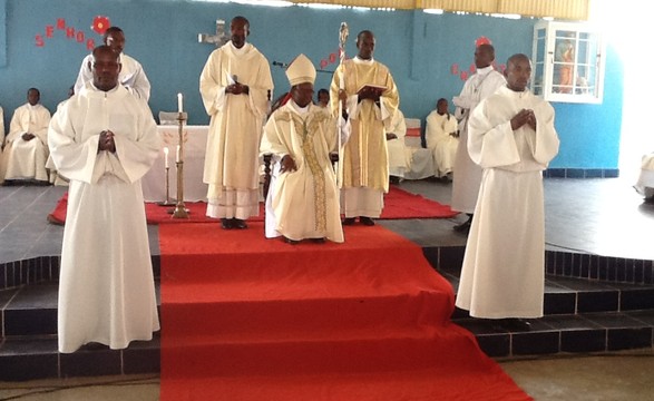 Bispo do Namibe diz “ Na igreja, o poder deixa de ser domínio e passa a ser serviço”