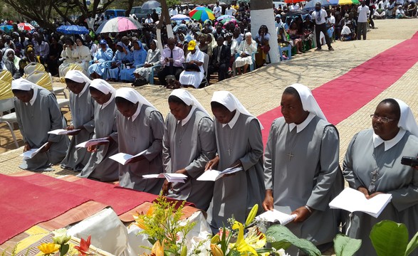 Irmãs Franciscanas ganham novas religiosas de votos perpétuos