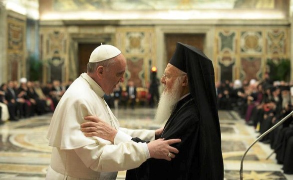 Vaticano pede apoio dos líderes muçulmanos para travar Estado Islâmico