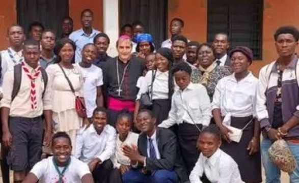 Bispo do Lwena lamenta défice de profissionais nos sectores da educação e saúde