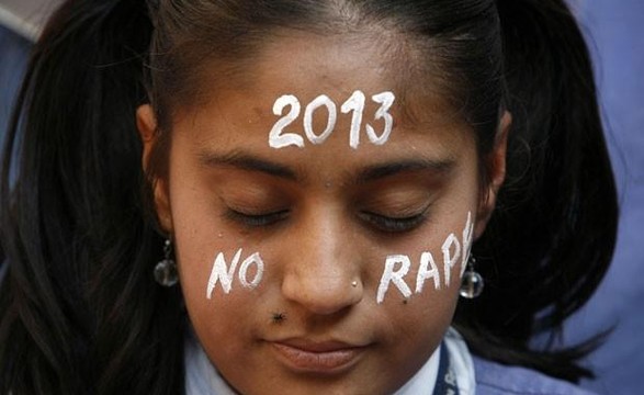 Em luto por vítima de estupro, Índia cancela celebrações de Ano Novo