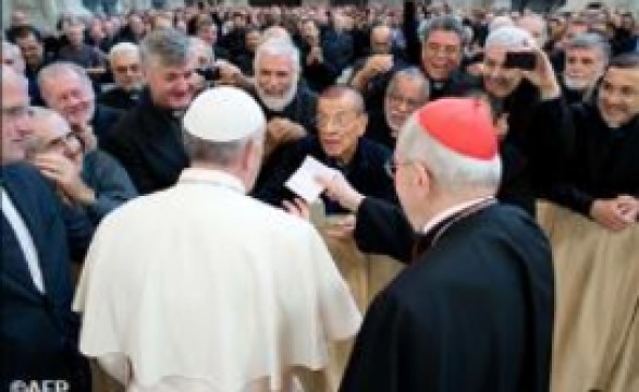 Papa promete reflexão sobre casamento e segundas uniões