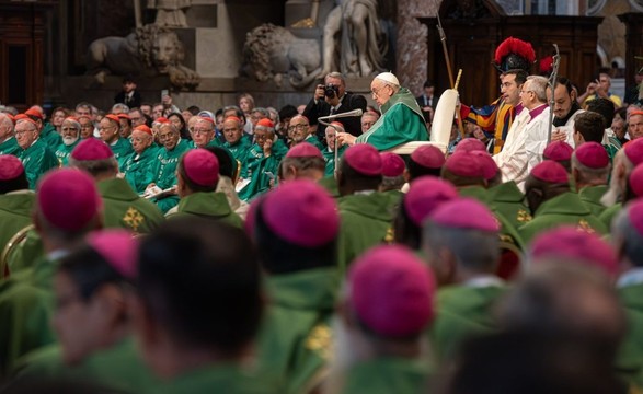 Papa propõe Igreja aberta, ao serviço da «humanidade ferida», evocando vítimas da guerra e da exploração