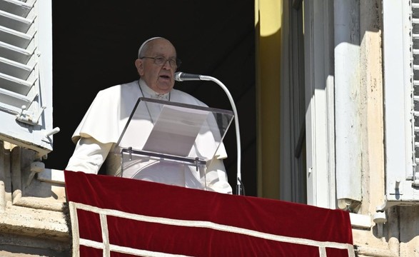 Papa alerta para «ganância» e «vaidade», sublinhando importância de momentos de silêncio e interioridade