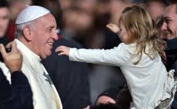 A Eucaristia leva-nos a olhar os outros como irmãos: Papa Francisco na audiência geral 