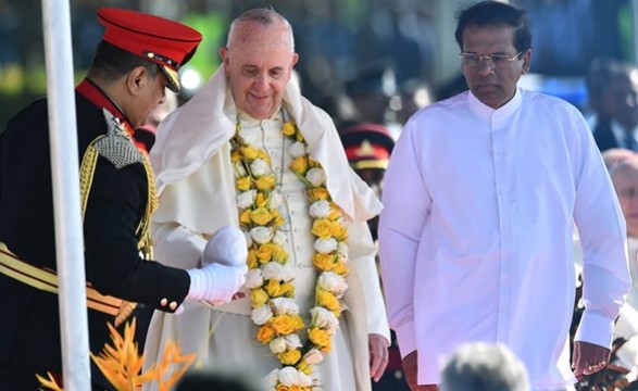 Vim encorajar os católicos desta ilha - Papa à chegada ao Sri-Lanka