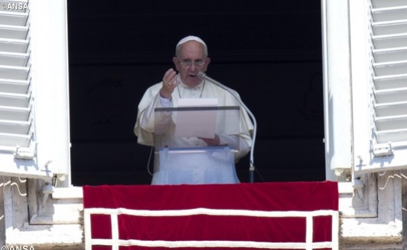 “ É escândalo quem se diz muito católico e não vive a fé” Papa Francisco no Angelus