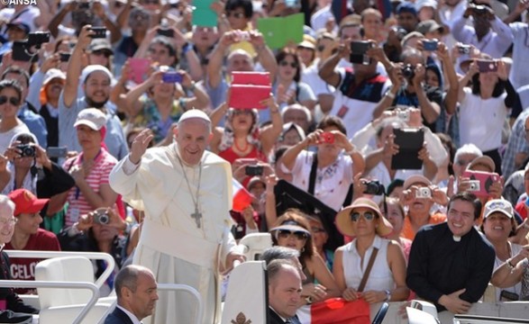 A fé dá esperança às famílias em luto Papa Francisco na audiência geral 