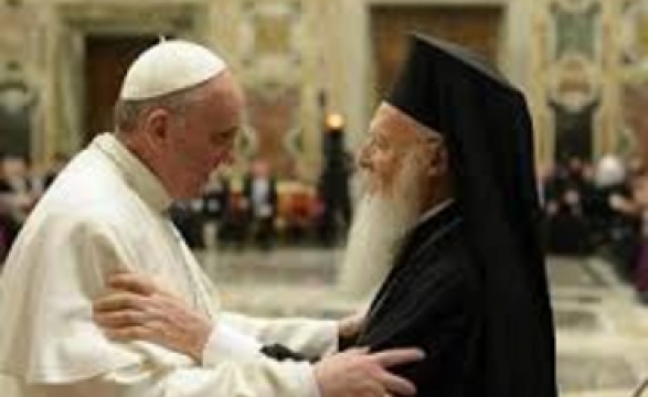 “Dialogar não significa renunciar à própria identidade” Papa Francisco no diálogo inter-religioso