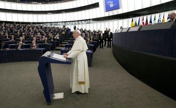 Papa pede à Europa que recupere raízes religiosas e defenda liberdade de culto