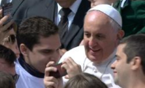 Papa deixa mensagem especial aos jovens
