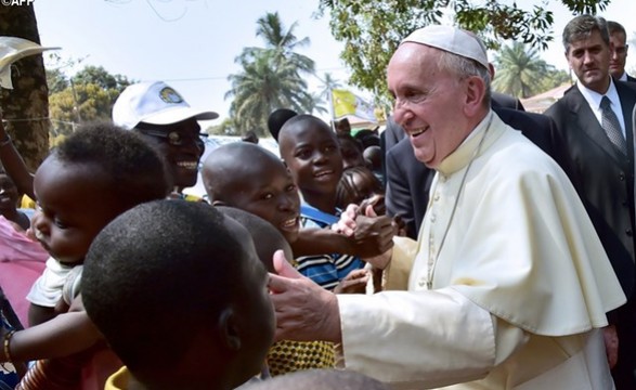 Papa encontrou-se em Roma com 65 crianças refugiadas