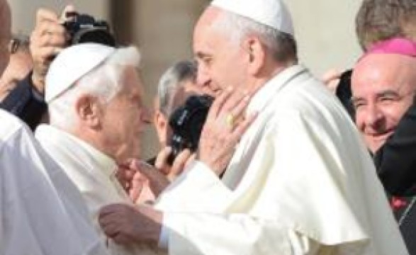 A velhice é um tempo de graça: Papa Francisco encontrando os idosos 