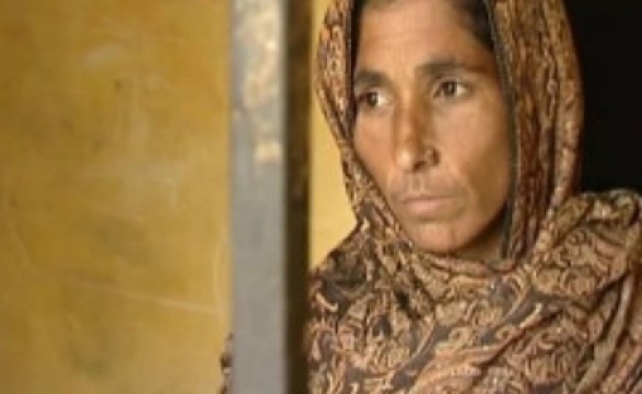 Paquistaneses que mataram a filha com ácido se dizem arrependidos