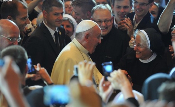 Religiosos relatam ao Papa torturas sofridas durante a guerra