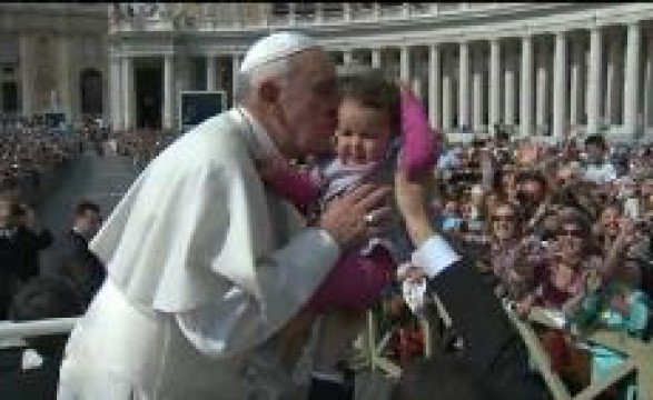 A nova evangelização se faz mais com gestos do que com palavras, afirma o Papa