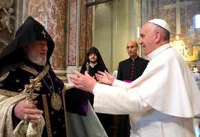 Papa vai visitar memorial do “genocídio” na Arménia 