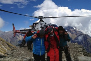 Equipas de resgate buscam alpinistas desaparecidos no Nepal