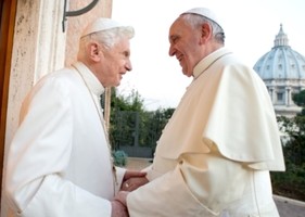 Bento XVI participar na abertura do Ano Santo da Misericórdia