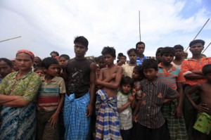 Centenas de pessoas desaparecidas após naufrágio na Birmânia