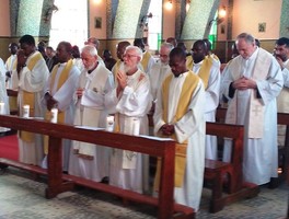 Três frades menores capuchinhos ordenados sacerdotes