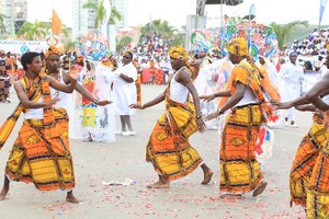 Grupos carnavalescos entram em competição hoje na Nova Marginal