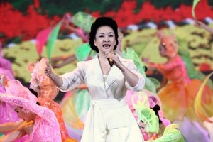 Peng Liyuan: soprano, general de brigada e futura primeira-dama chinesa