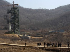 Coreia do Norte retira foguete de plataforma de lançamento