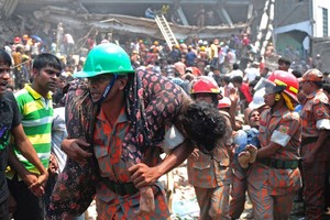 Colapso de prédio mata pelo menos 96 pessoas no Bangladesh