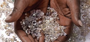 Venda bruta de diamantes atinge em 2017 cerca de mil milhões de dólares