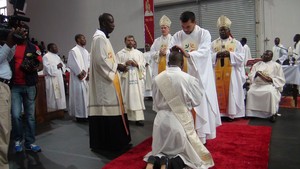 “Ser sacerdote significa ser homem de oração” Dom Benedito na ordenação diaconal e sacerdotal 