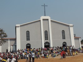 39 anos depois reaberta as portas da missão de católica de Salimbondwe na comuna do Alto-Hama . 