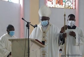 Arcebispo de Luanda exorta fiéis a irem ao encontro de Deus para adorá-lo com a sua fé