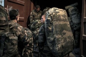 Últimas tropas combatentes francesas deixam o Afeganistão