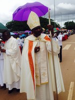 Dom Gabriel Mbilingi faz a abertura do ano Santo da Misericórdia na Diocese de Menongue.