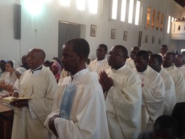 Dom Gabriel Mbilingue celebra missa Crismal com Sacerdotes de Menongue
