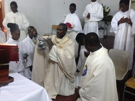 “Só Cristo nos pode ensinar como devemos participar numa eucaristia” afirma Dom Mbilingue 