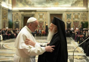 Vaticano pede apoio dos líderes muçulmanos para travar Estado Islâmico