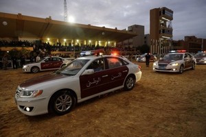 Mais de 100 detentos fogem de prisão na Líbia