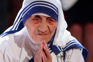 Madre Teresa de Calcutá vai ser canonizada a 4 de Setembro